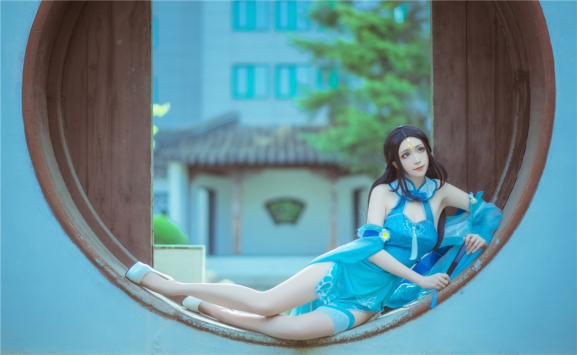 超棒的大长腿cos