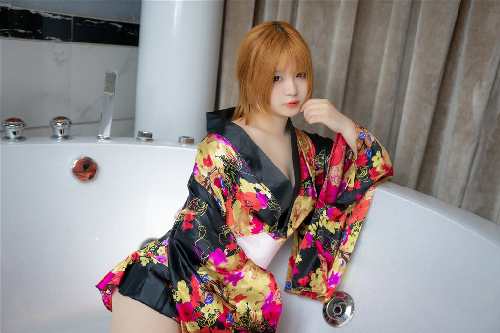 浴缸里的和服