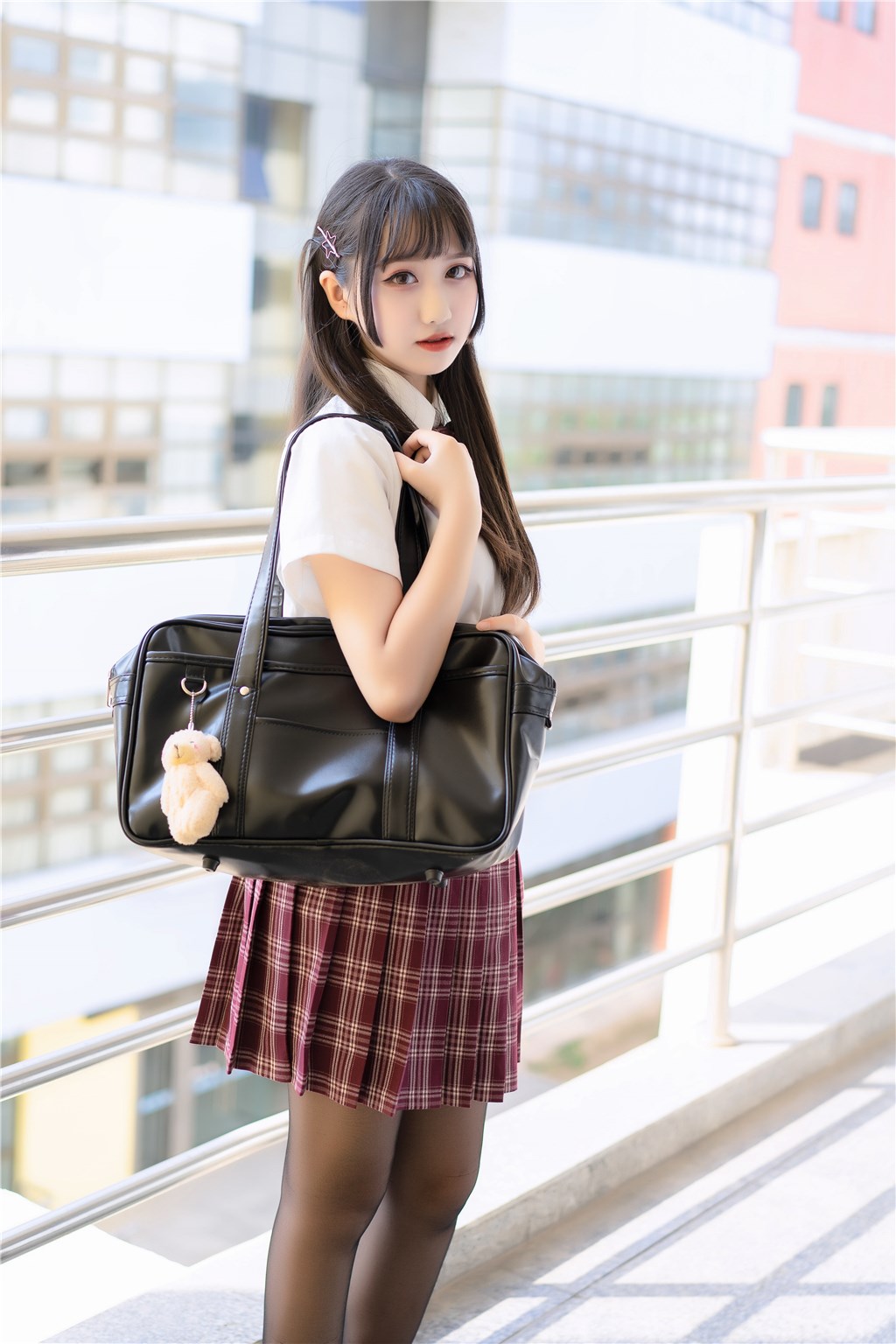 超甜的制服学妹