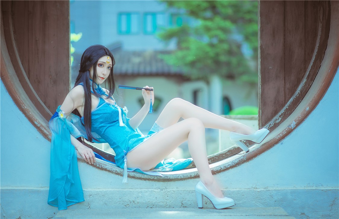 超棒的大长腿cos