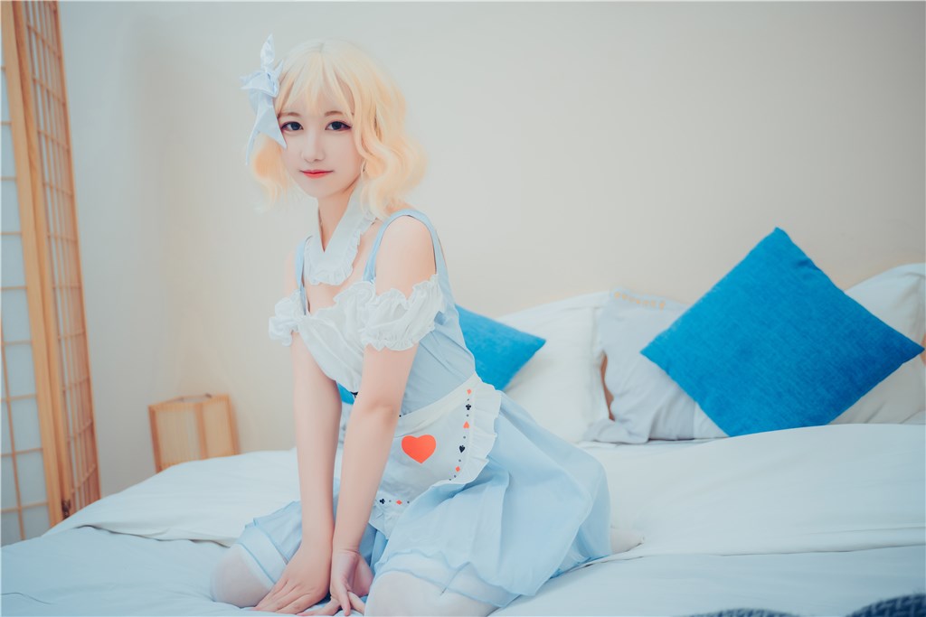 蓝色女仆
