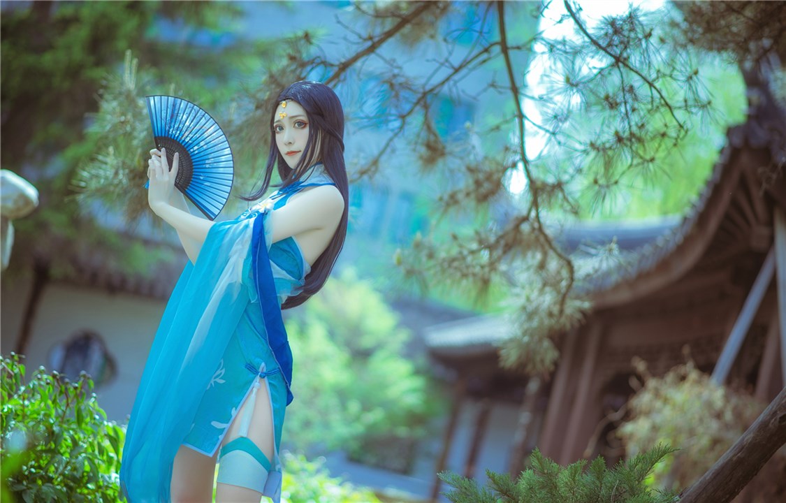 超棒的大长腿cos