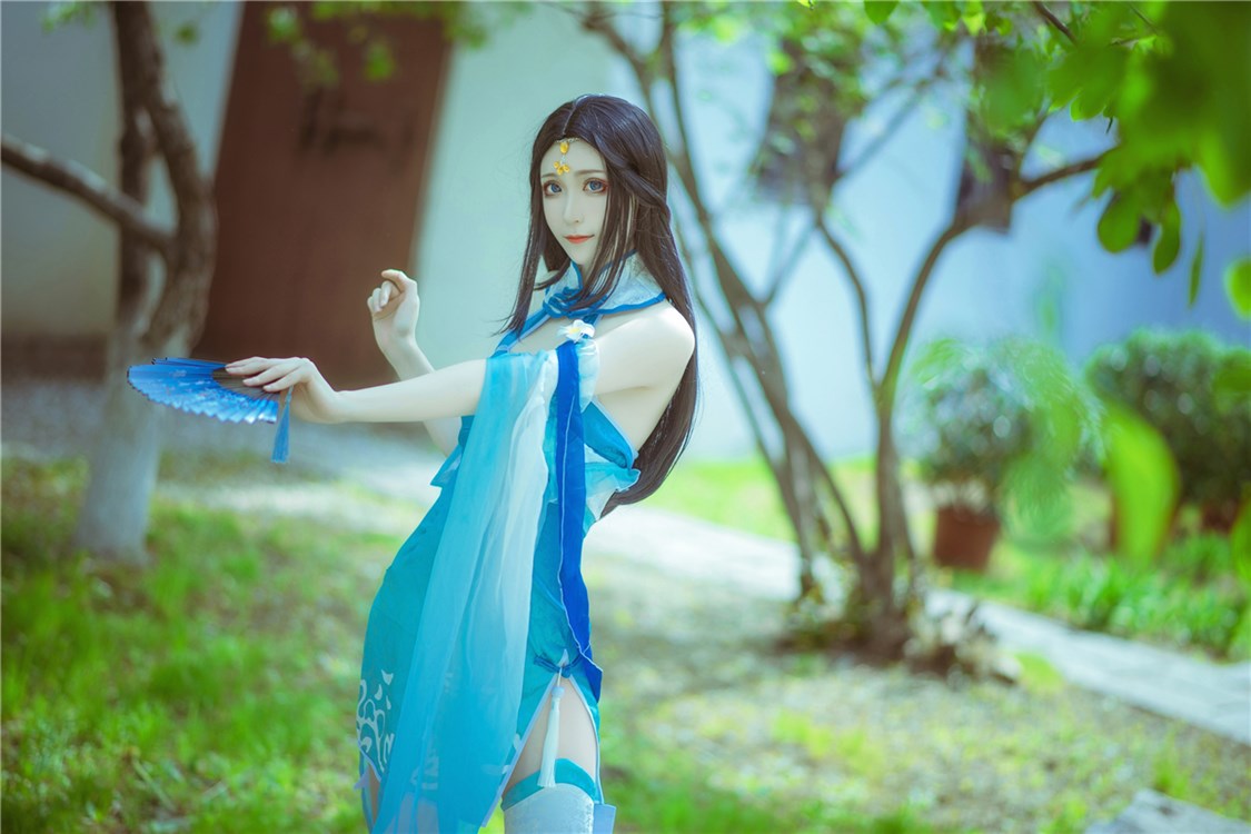 超棒的大长腿cos