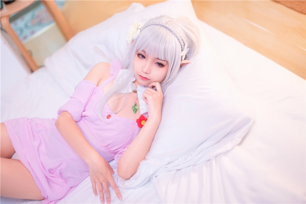 艾米莉亚的睡衣