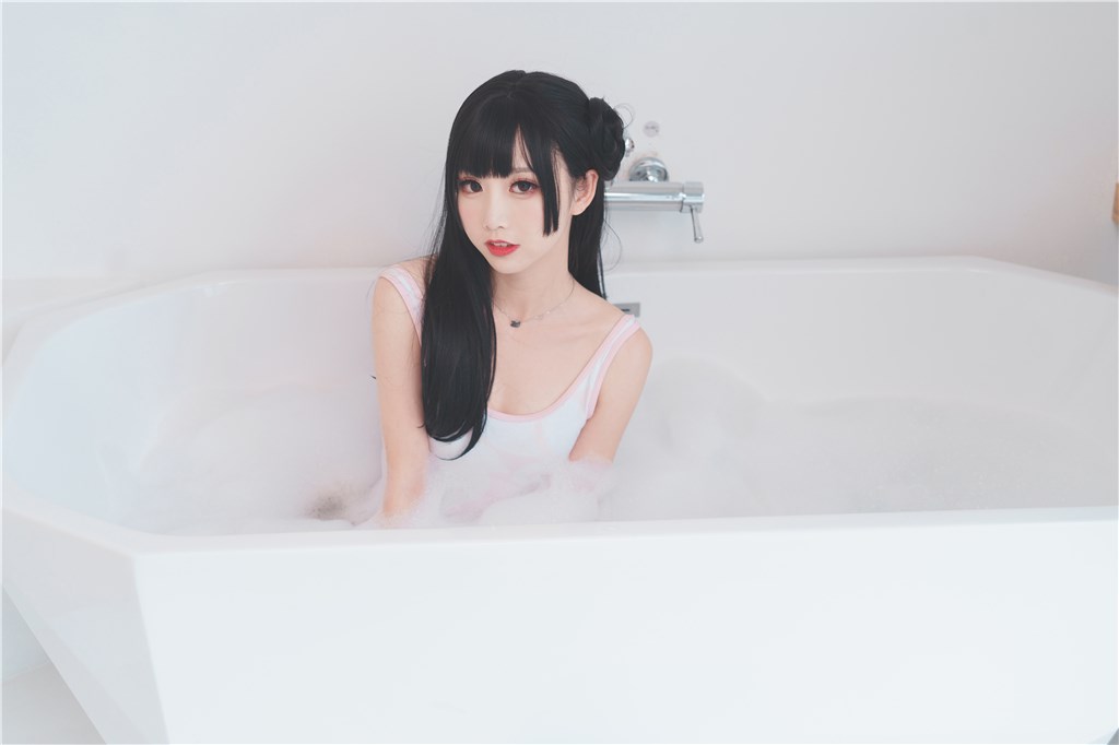 浴缸泡泡