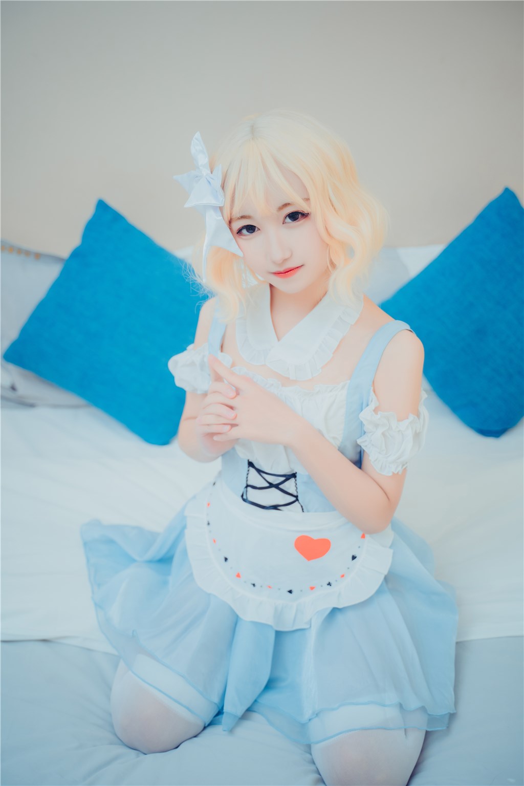 蓝色女仆
