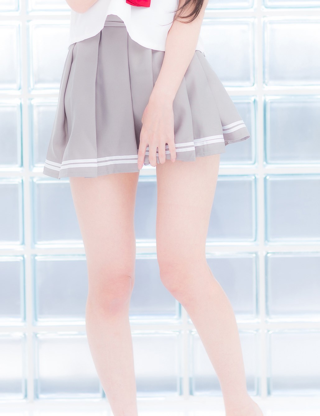 果腿的水手服