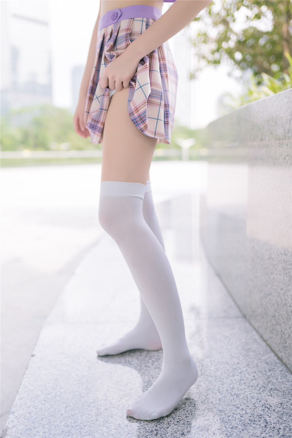 紫红色格裙