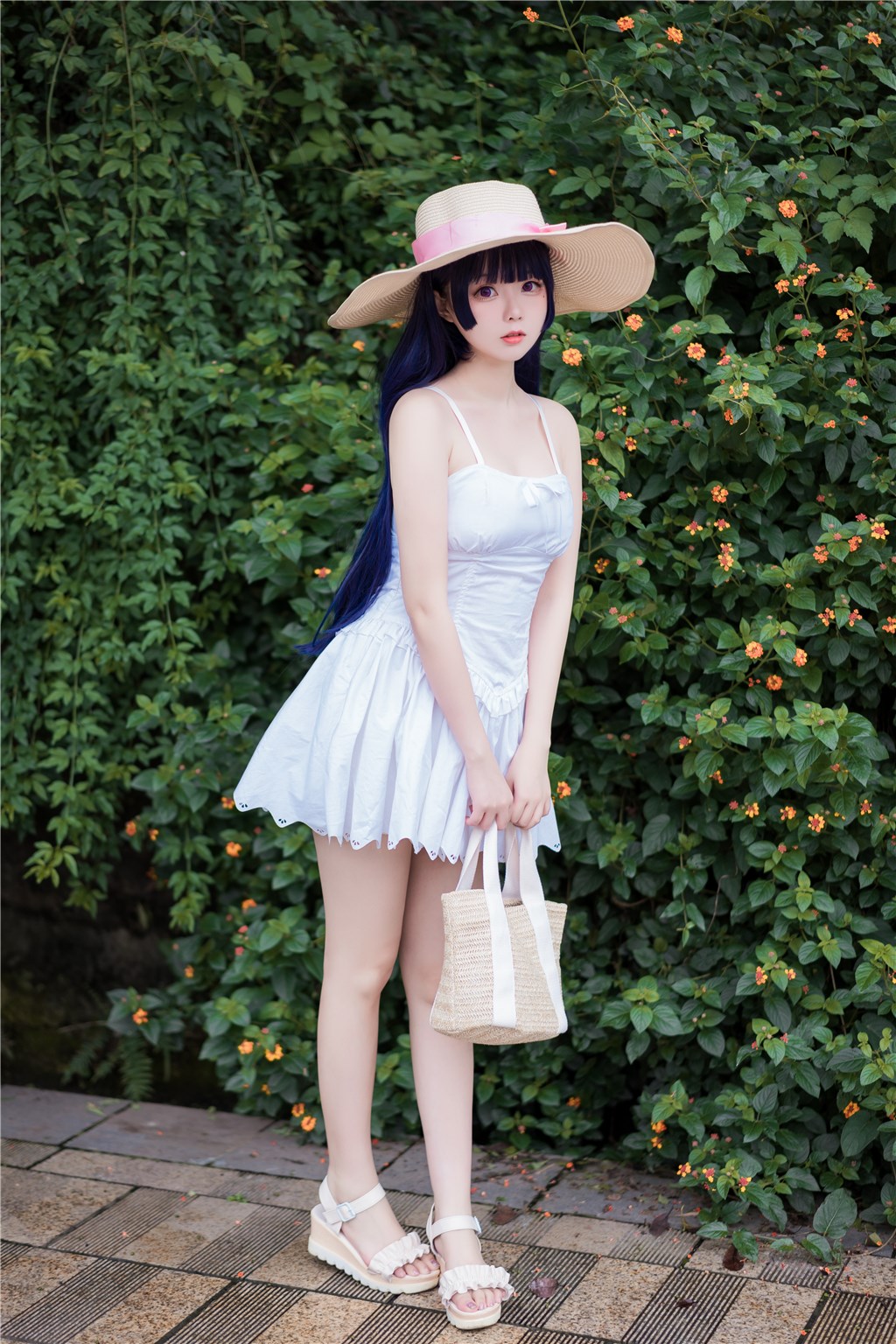 花田里的黑猫妹妹