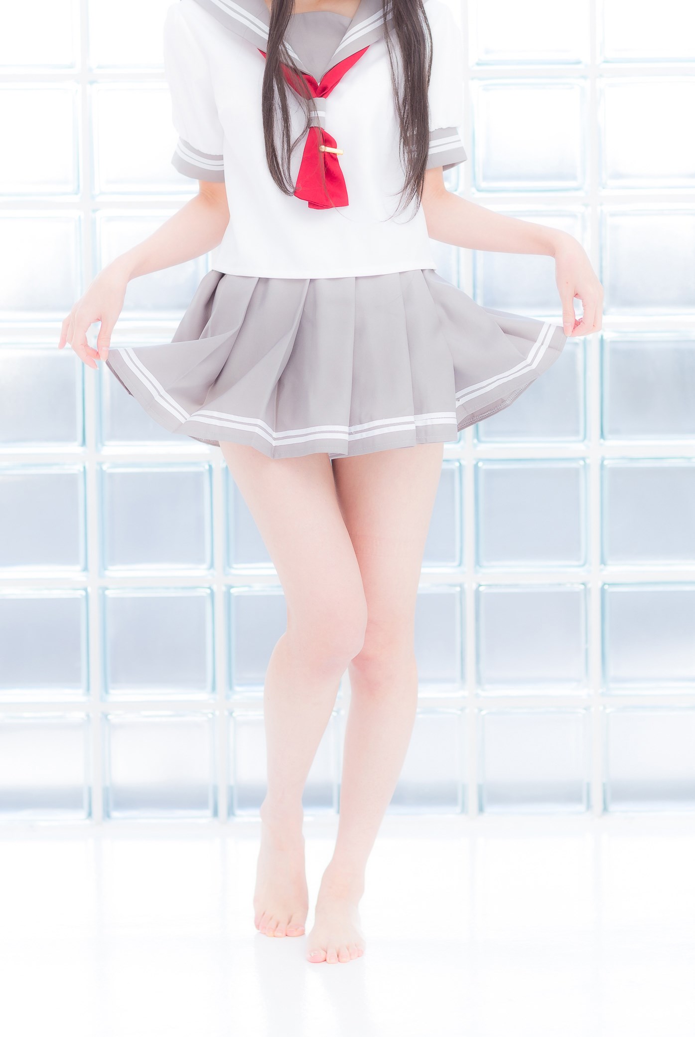 果腿的水手服