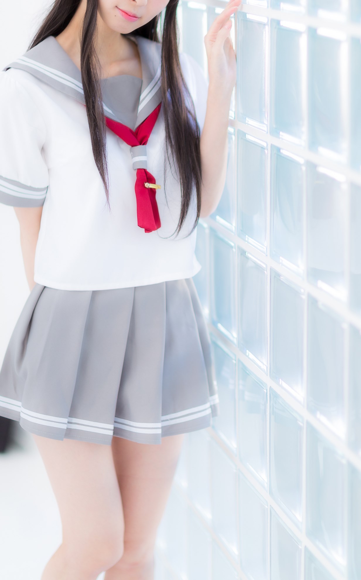 果腿的水手服