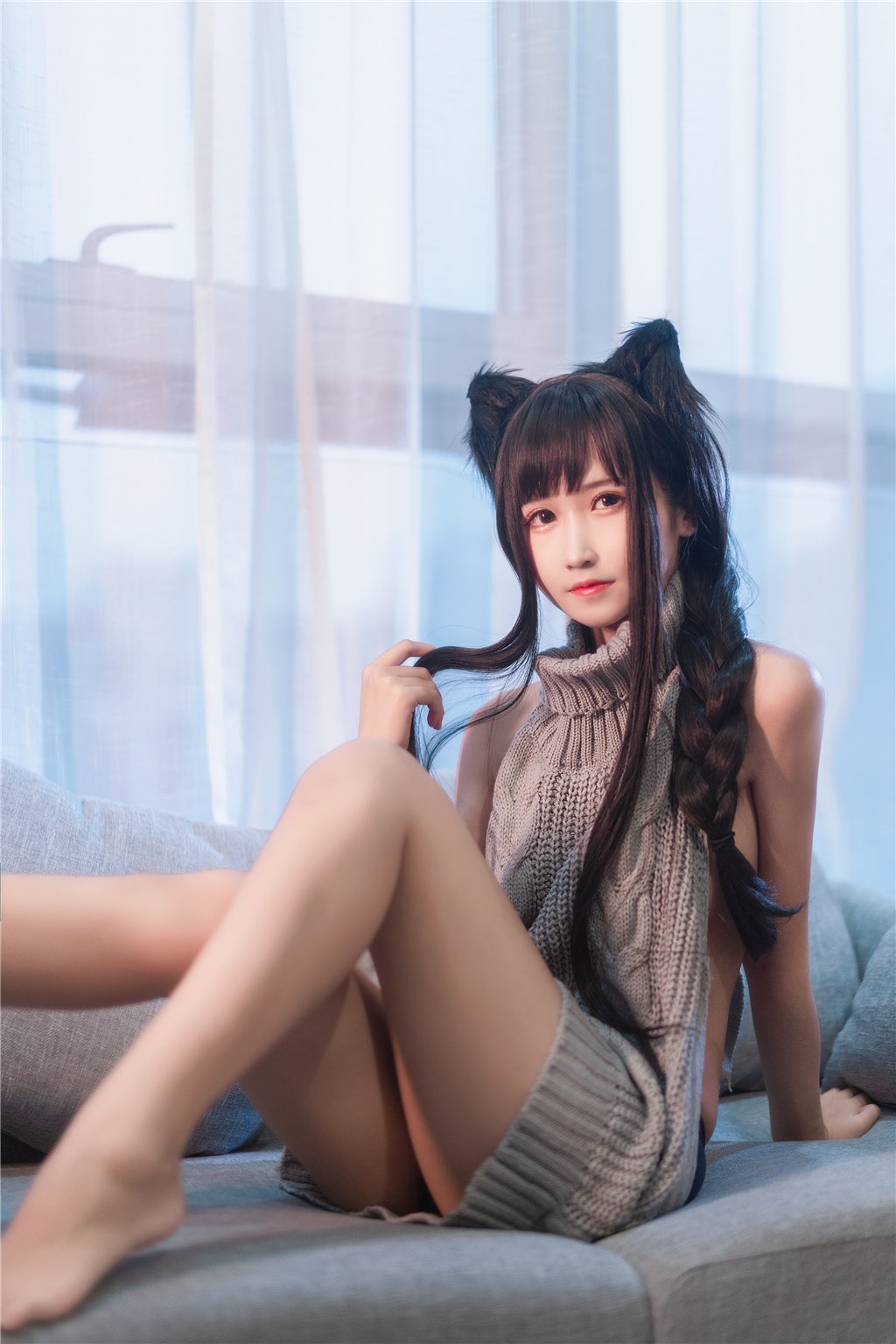 猫耳露背毛衣