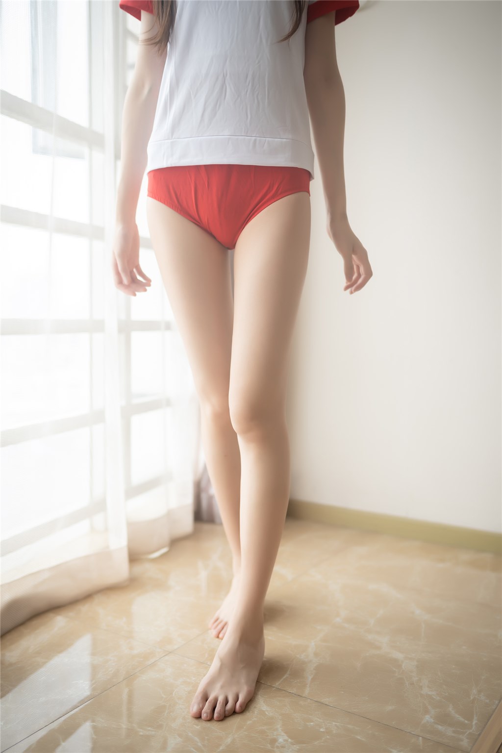 红色体操服