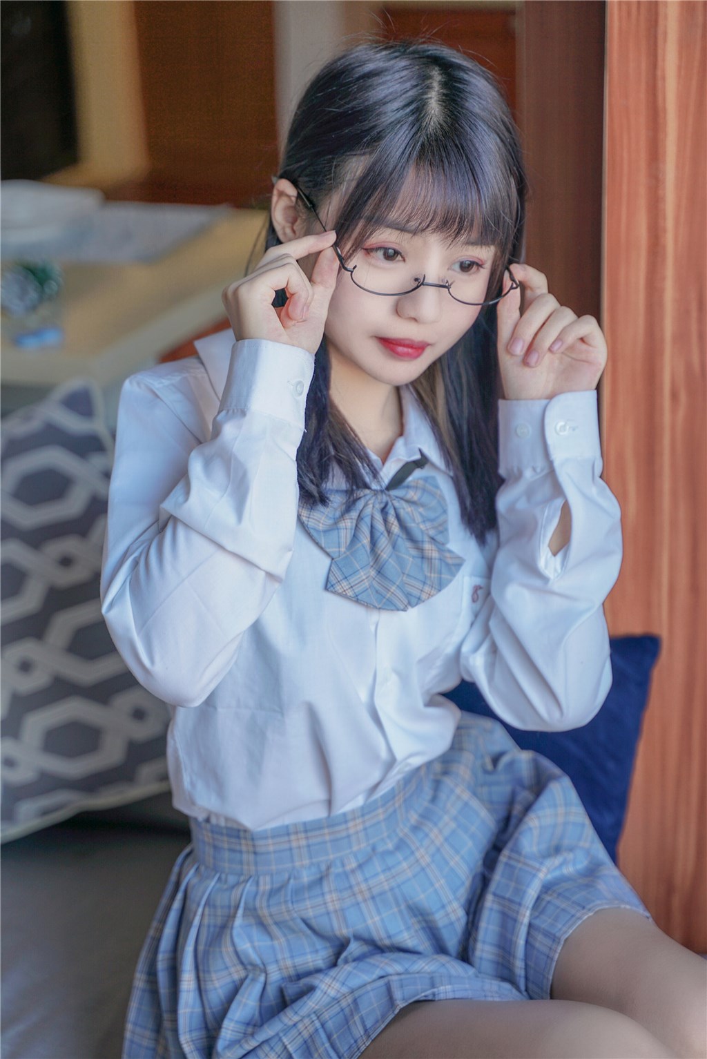 果腿制服裙