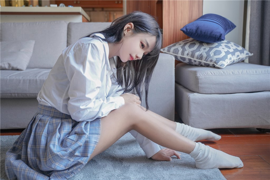 果腿制服裙