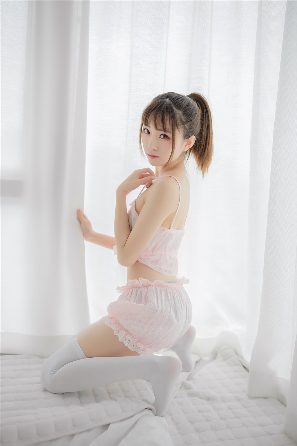 粉色单马尾