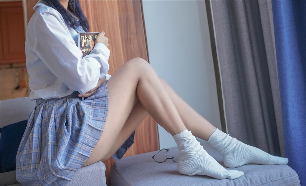 果腿制服裙