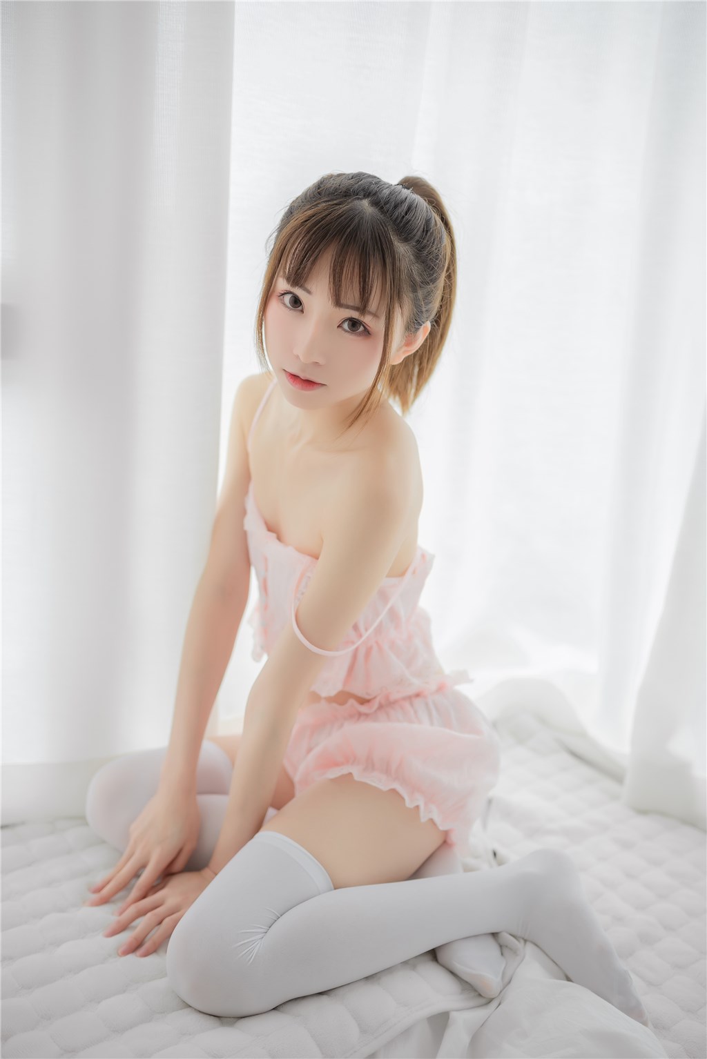 粉色单马尾