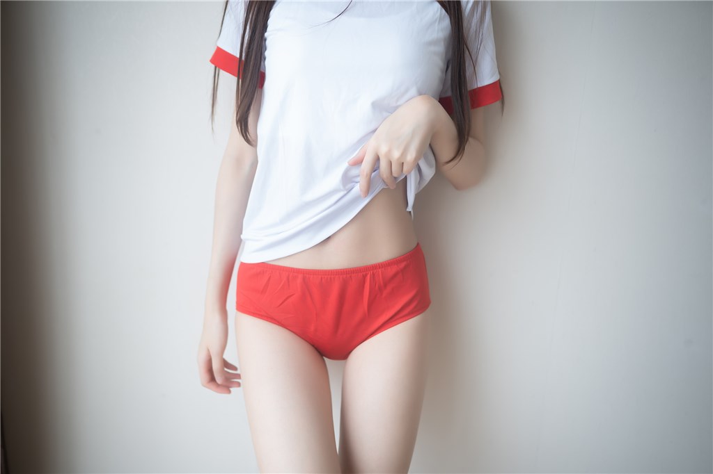红色体操服