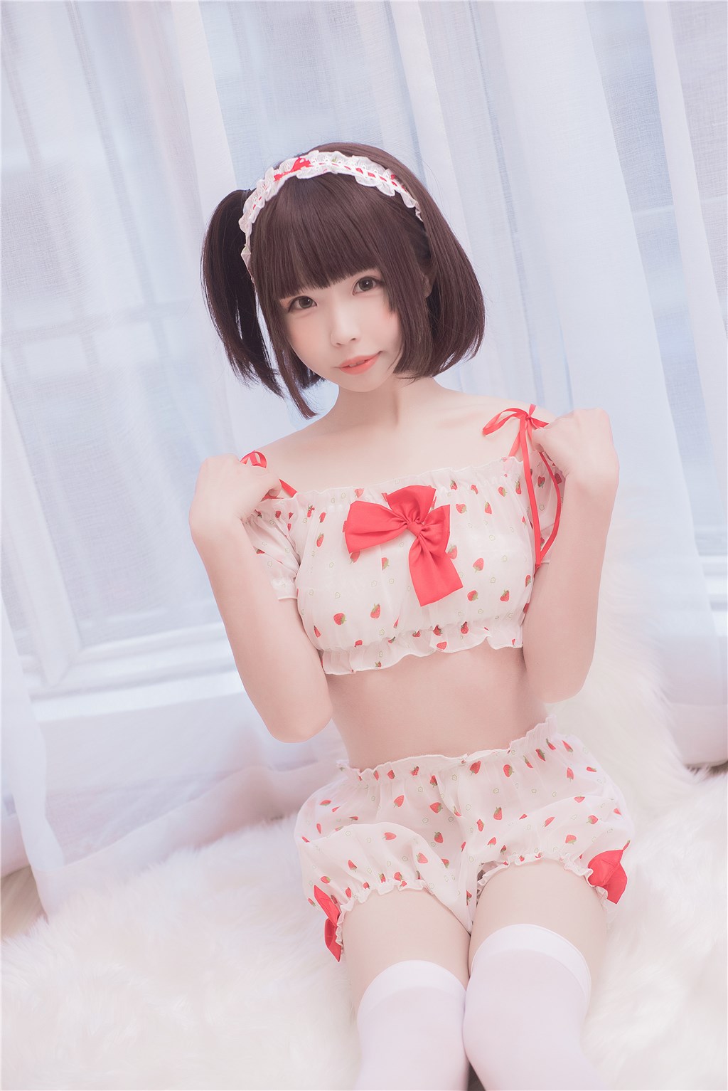 草莓与恶魔女孩
