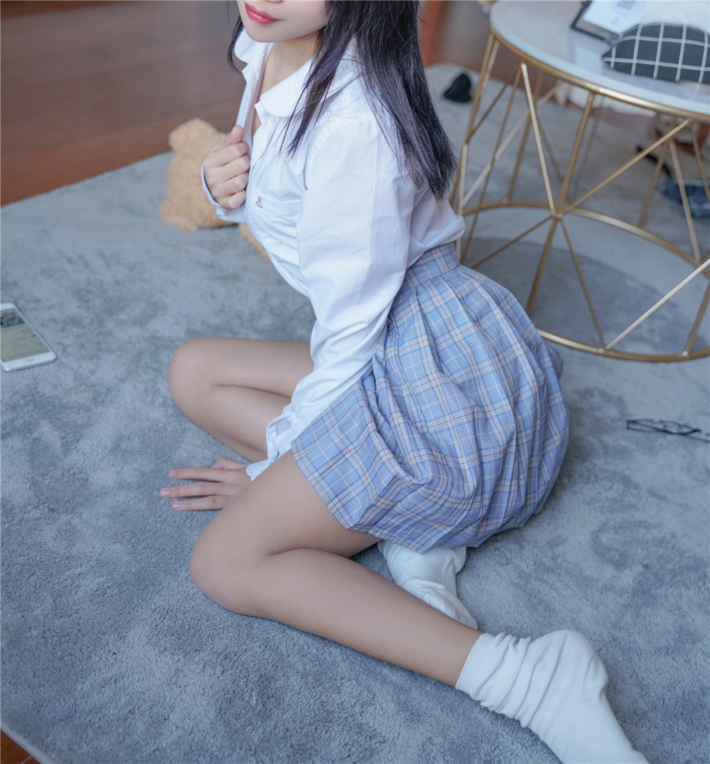 果腿制服裙