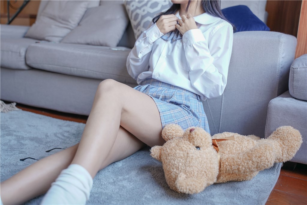 果腿制服裙