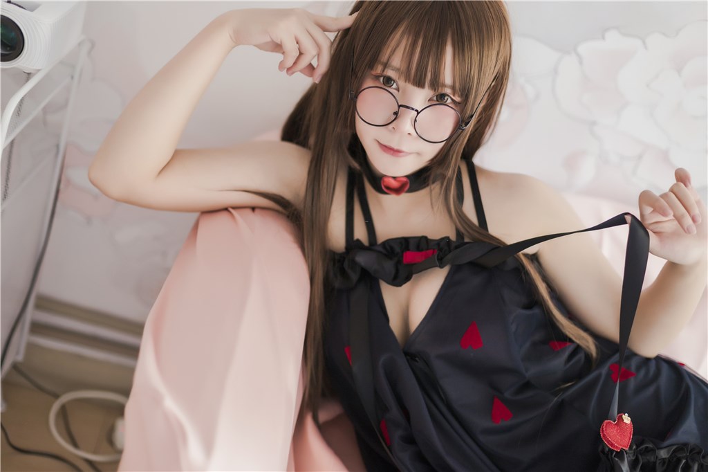 黑色睡衣
