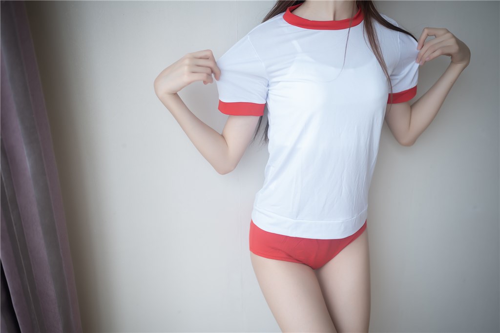 红色体操服