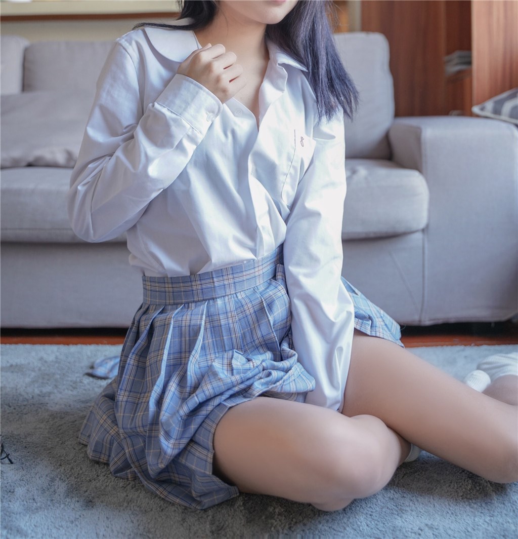 果腿制服裙