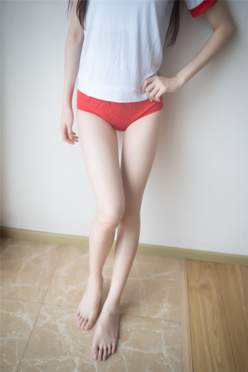 红色体操服
