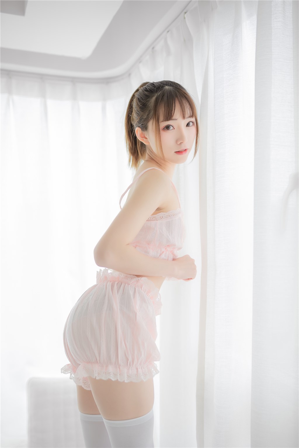 粉色单马尾