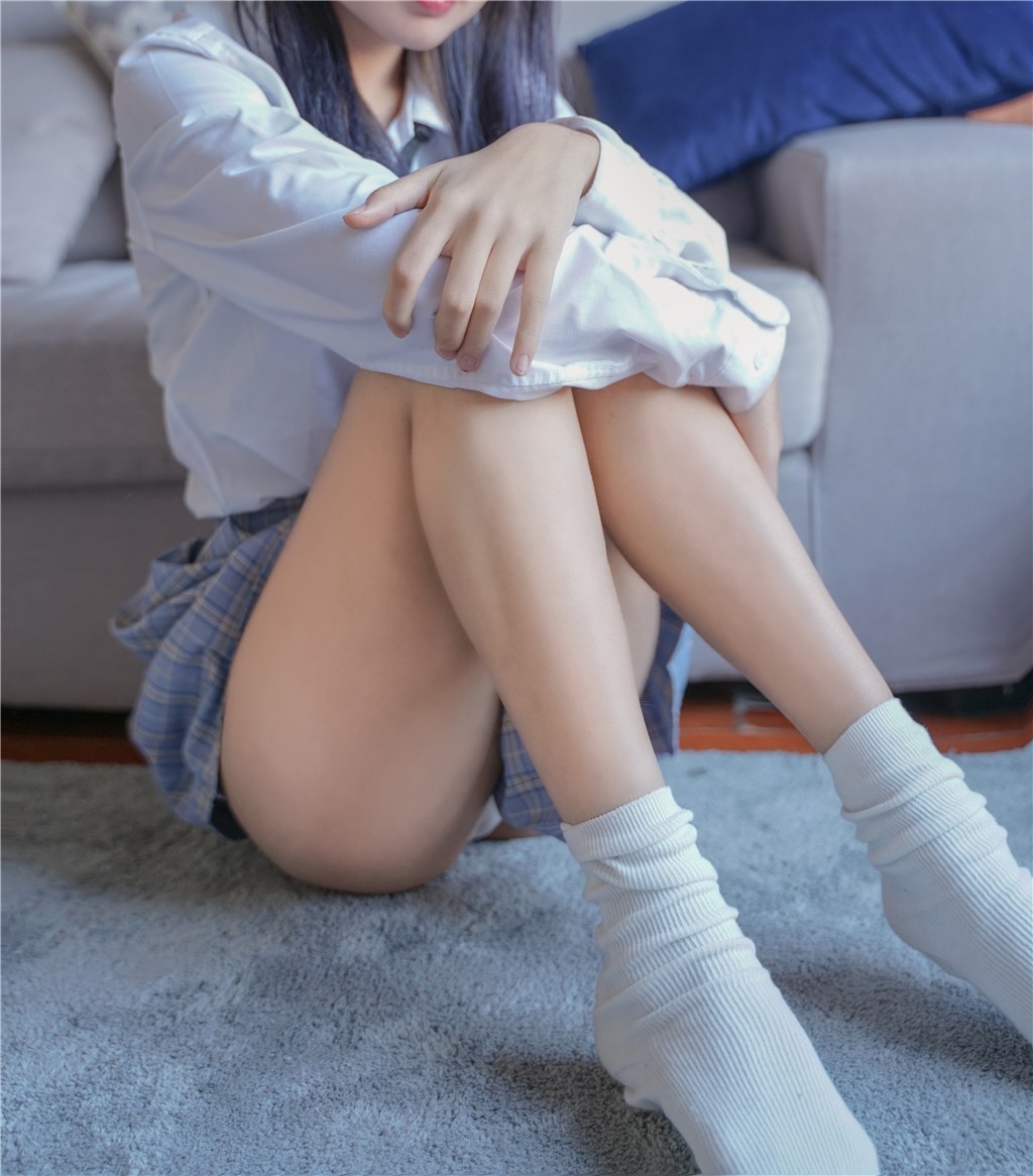 果腿制服裙